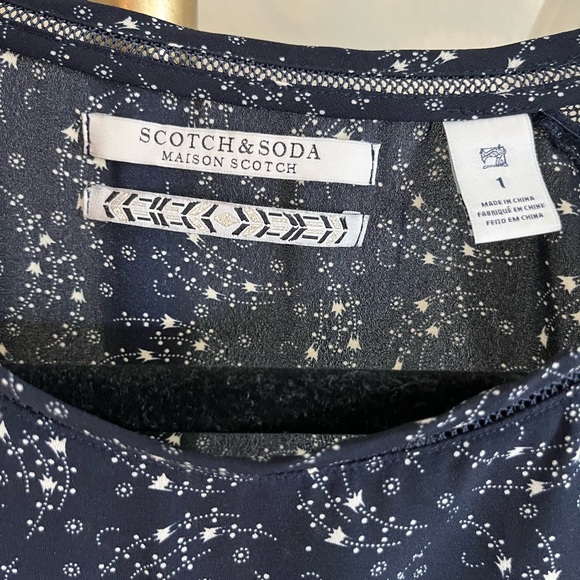 Patterned Blouse - Picture 4 of 4